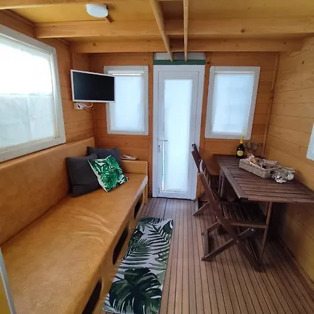 Sardinia Houseboat Ad Bateau-hôtel *